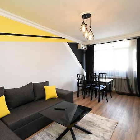 Positive Apartment In Center Of Yerevan City 外观 照片