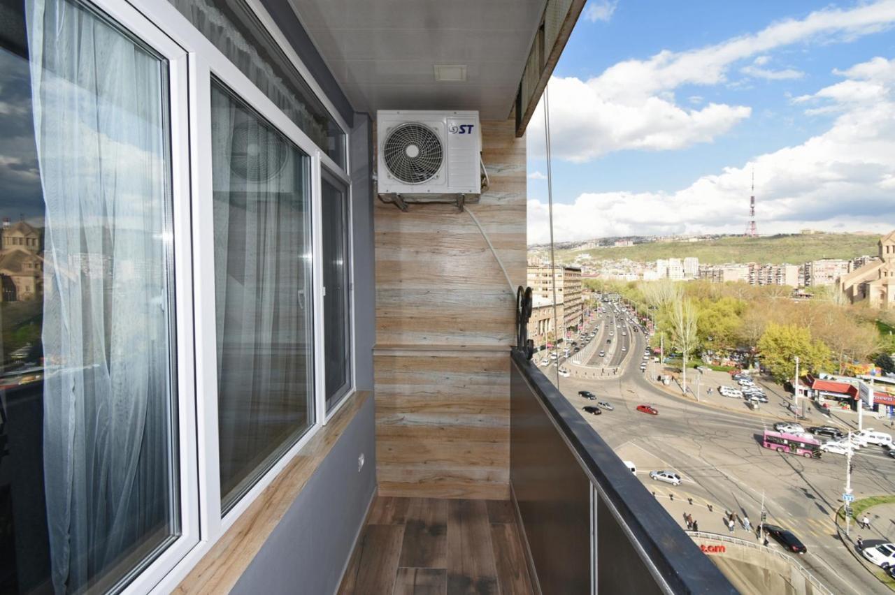 Positive Apartment In Center Of Yerevan City 外观 照片