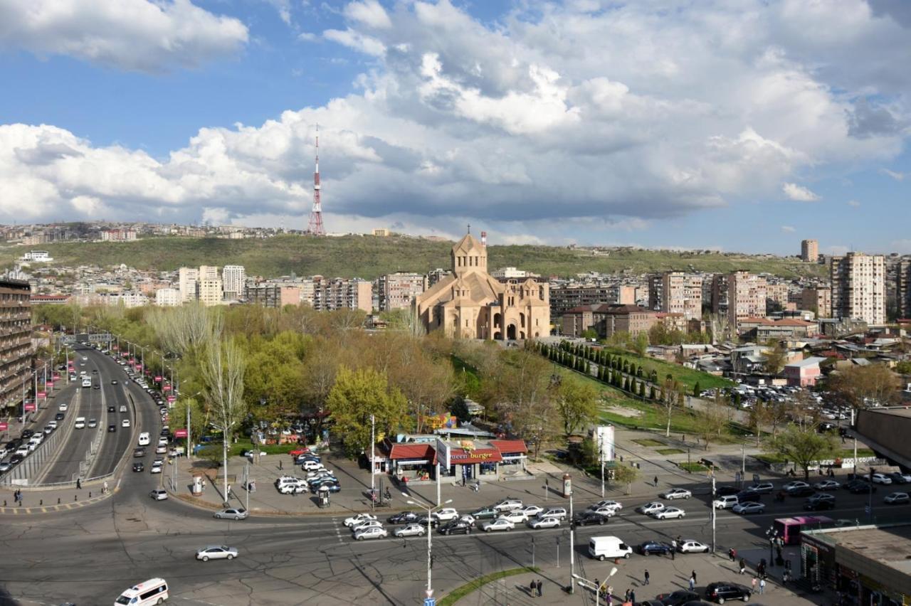 Positive Apartment In Center Of Yerevan City 外观 照片