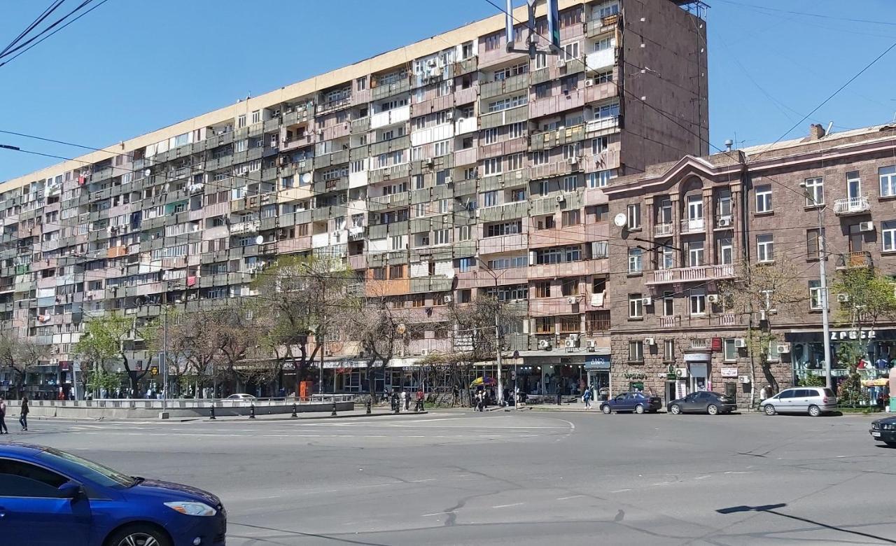 Positive Apartment In Center Of Yerevan City 外观 照片