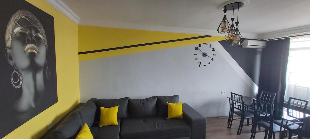 Positive Apartment In Center Of Yerevan City 外观 照片